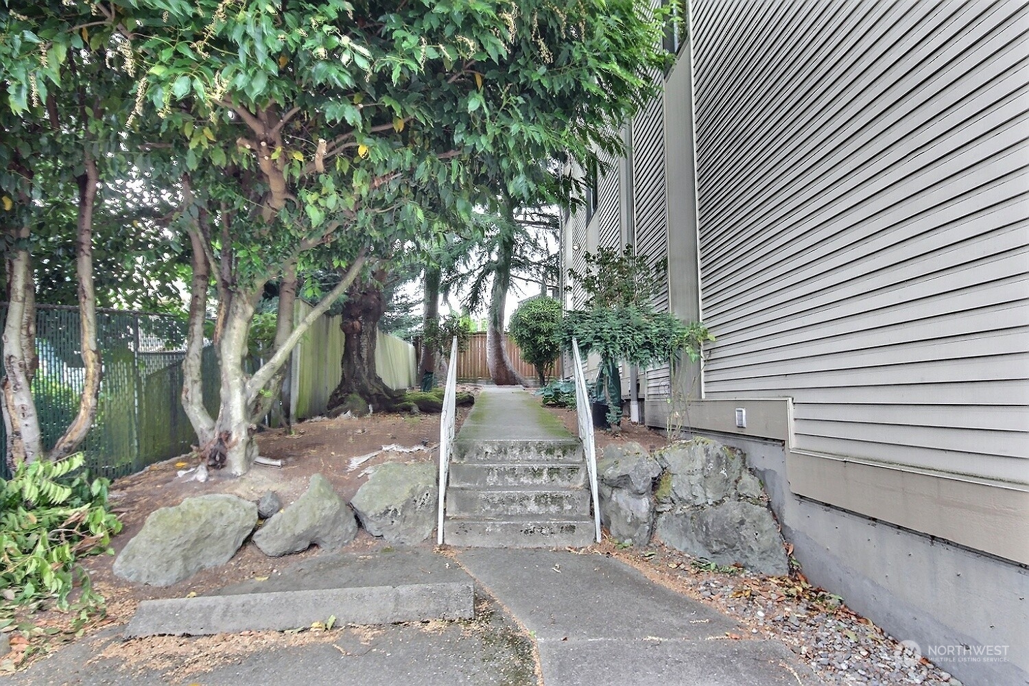 740 North 32nd Street, Unit 1 Renton, WA 98056 - Photo 30 of 32 a view of a backyard of the house