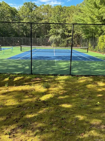 a picture of a wall with a picture of a wall