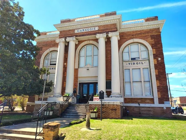 a view of a back yard