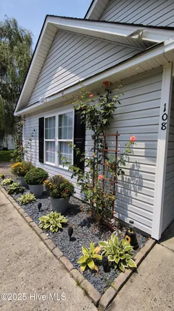 $314,900 | 108 Willowbend Drive, Burgaw, NC 28425