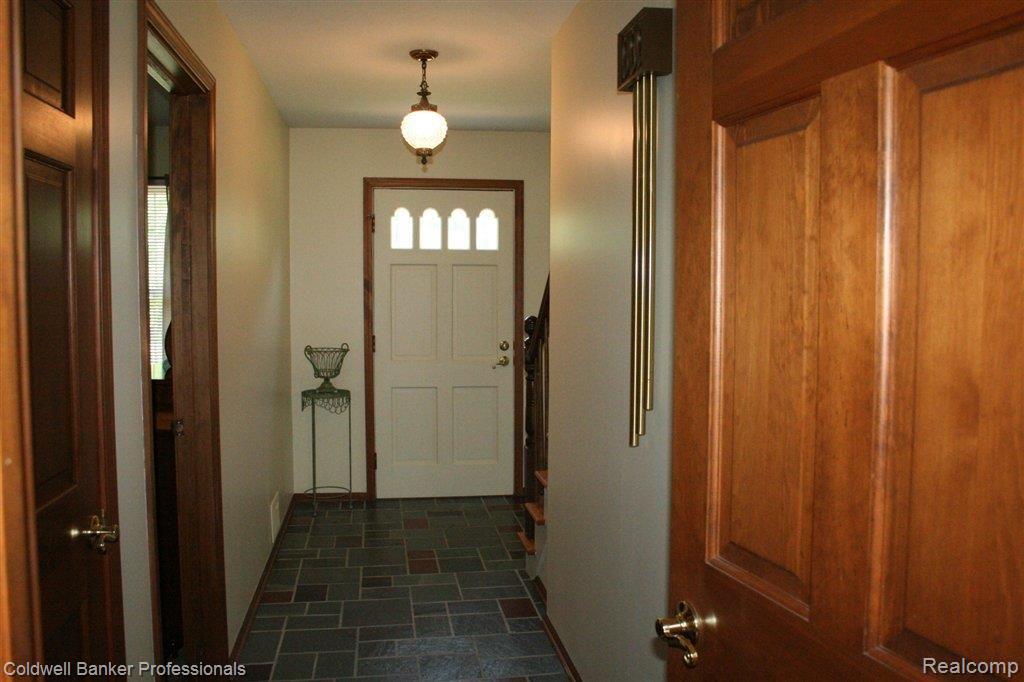 11296 Runyan Lake Road Fenton, MI 48430 - Photo 15 of 18 Hall.JPG