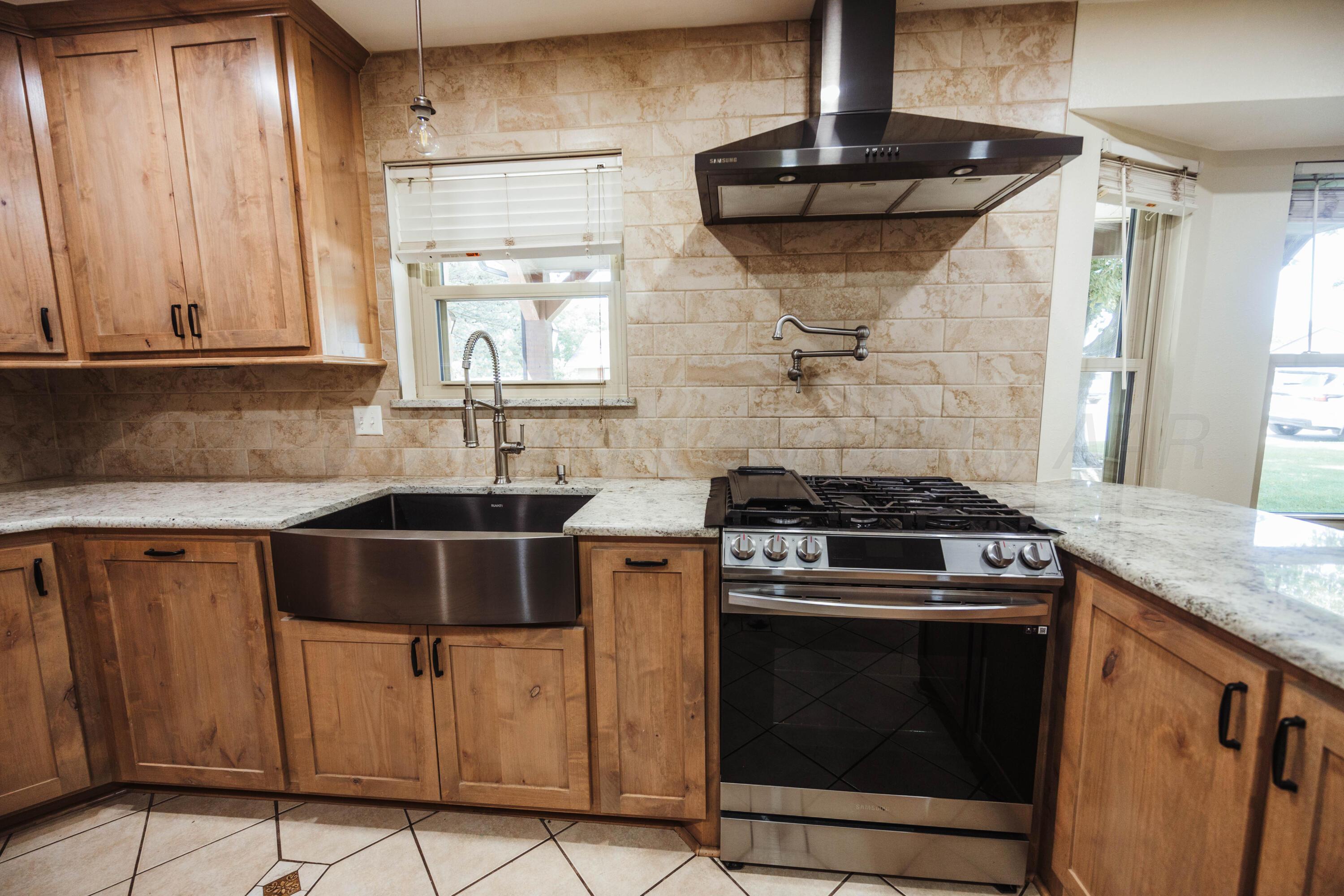 2009 Southwest 19th Avenue Perryton, TX 79070 - Photo 9 of 49 Kitchen 3