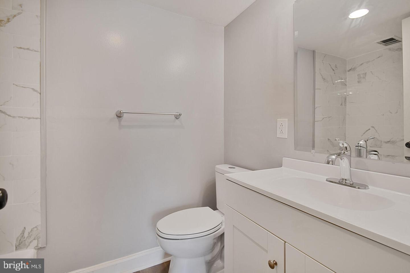 1900 Lyttonsville Road, Unit 819 Silver Spring, MD 20910 - Photo 17 of 27 Gallery Image 17
