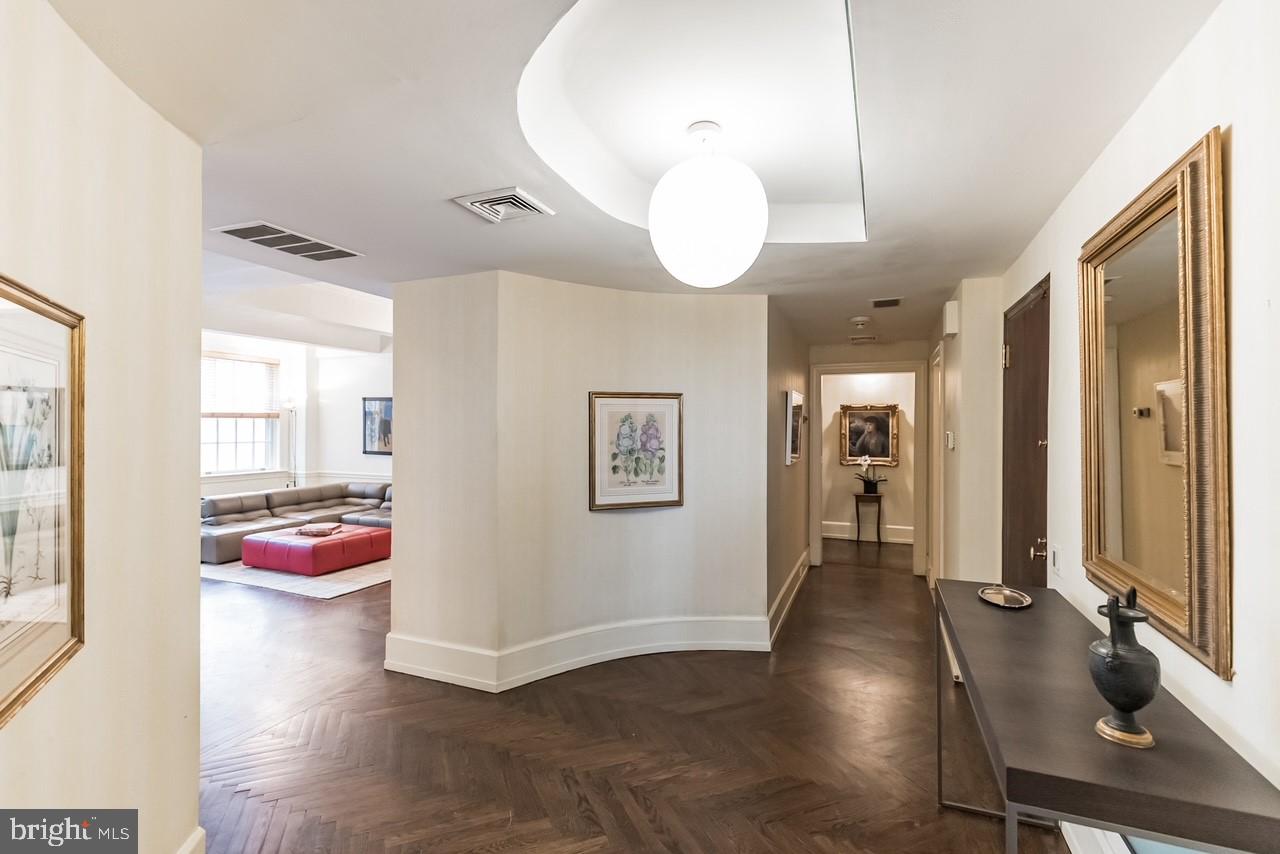 1900 Rittenhouse Square, Unit 7A Philadelphia, PA 19103 - Photo 13 of 25 Foyer