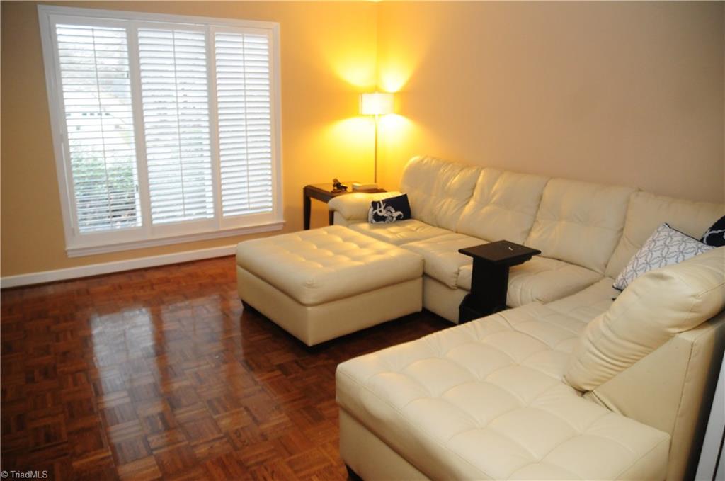 921 Shamrock Road High Point, NC 27265 - Photo 13 of 29 Living Room