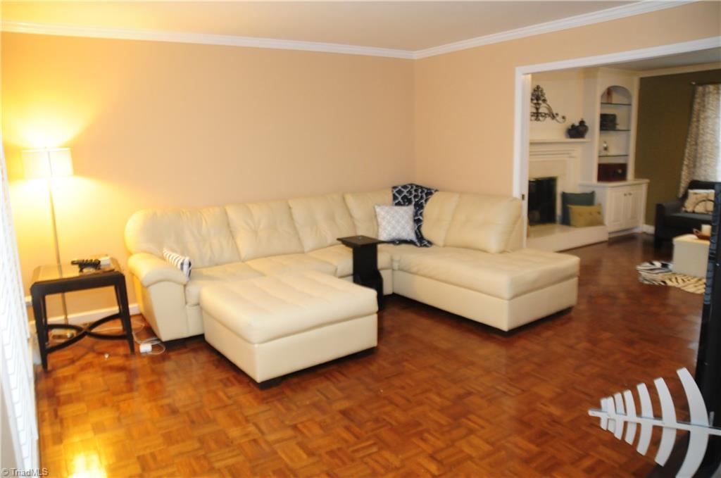 921 Shamrock Road High Point, NC 27265 - Photo 14 of 29 Living Room