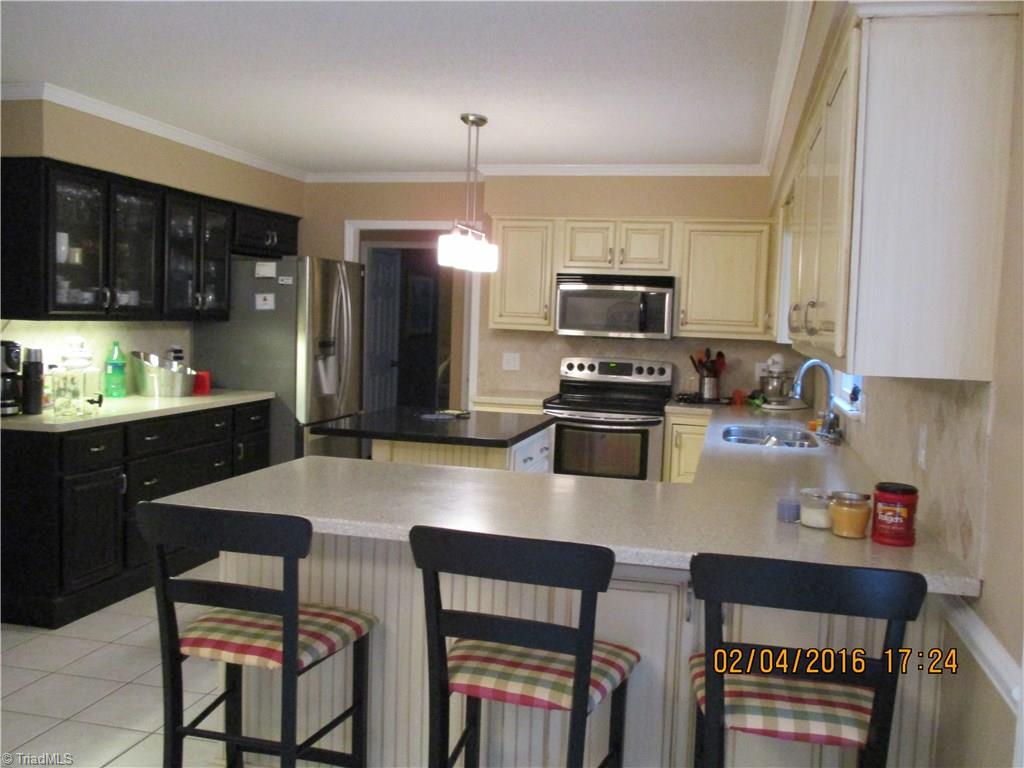 921 Shamrock Road High Point, NC 27265 - Photo 20 of 29 Kitchen