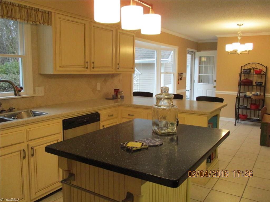 921 Shamrock Road High Point, NC 27265 - Photo 21 of 29 Kitchen