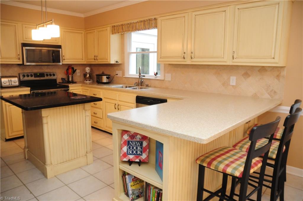 921 Shamrock Road High Point, NC 27265 - Photo 23 of 29 Kitchen