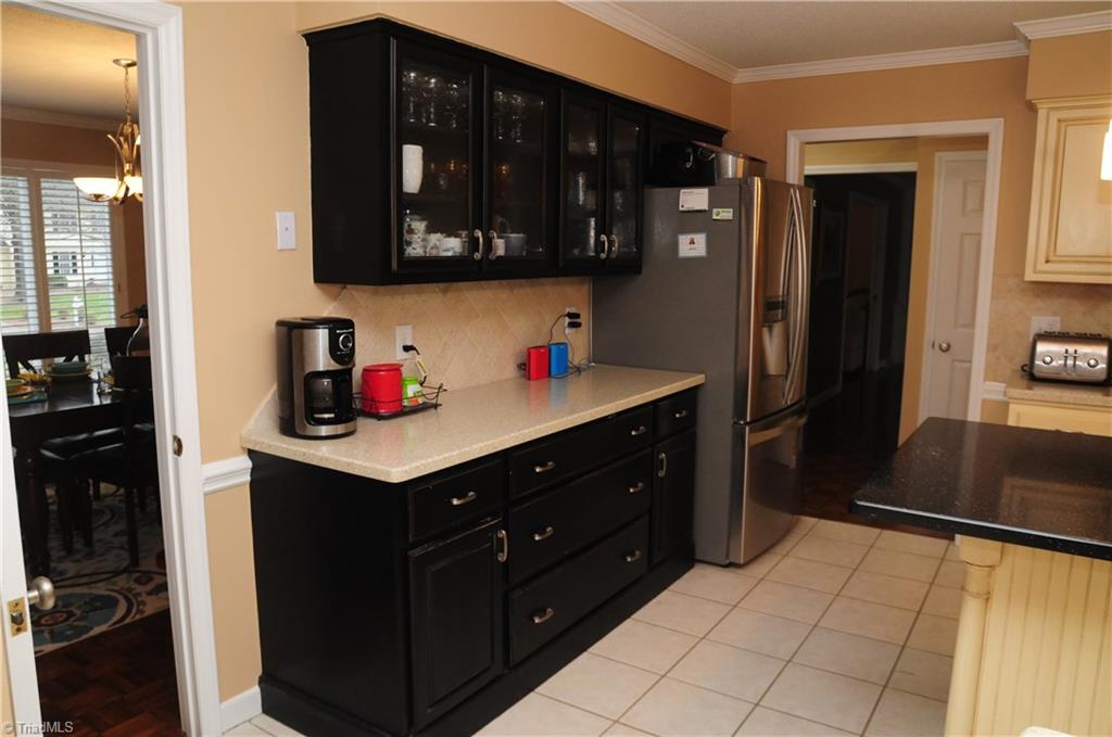 921 Shamrock Road High Point, NC 27265 - Photo 24 of 29 Kitchen