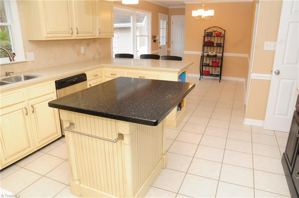 921 Shamrock Road High Point, NC 27265 - Photo 25 of 29 Kitchen