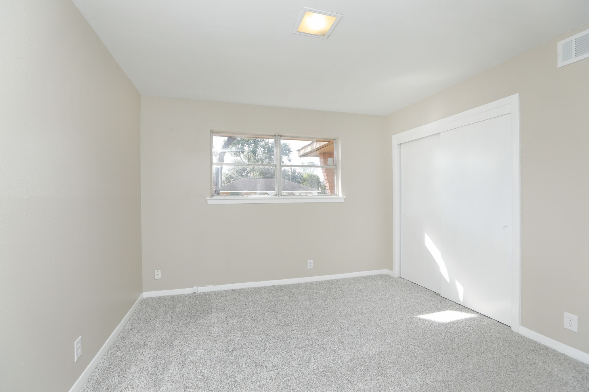 8235 Dover Street Houston, TX 77061 - Photo 20 of 36 an empty room with windows