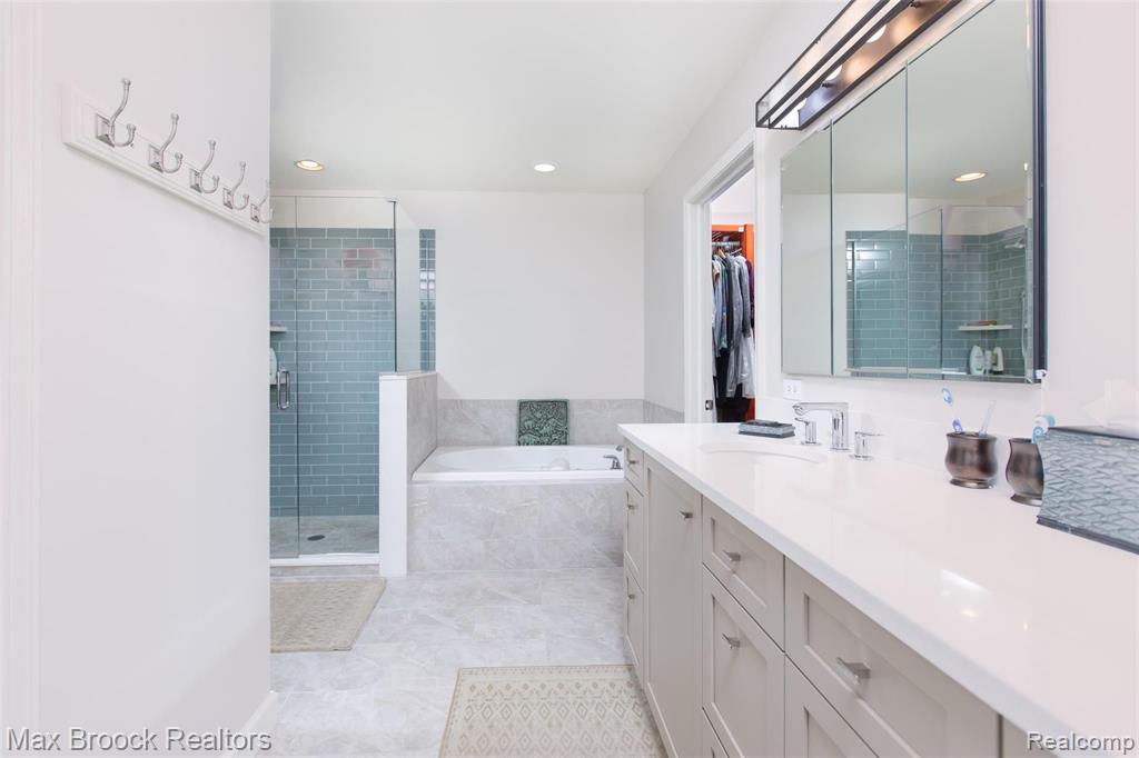 3641 Windingbrook Circle Rochester Hills, MI 48309 - Photo 14 of 31