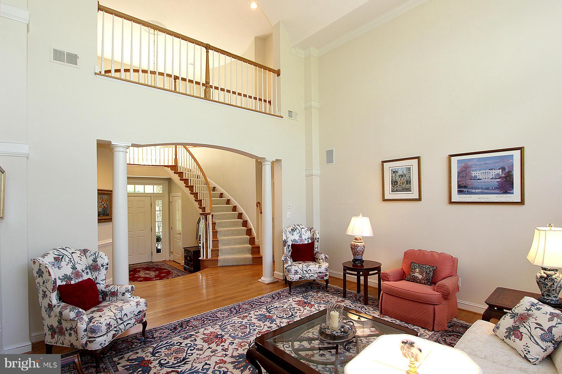 882 Chinquapin Road McLean, VA 22102 - Photo 6 of 30 Living Room
