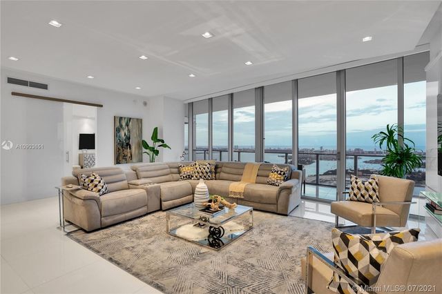 $2,400,000 | 1100 Biscayne Boulevard, Unit 5604/5603, Miami, FL 33132