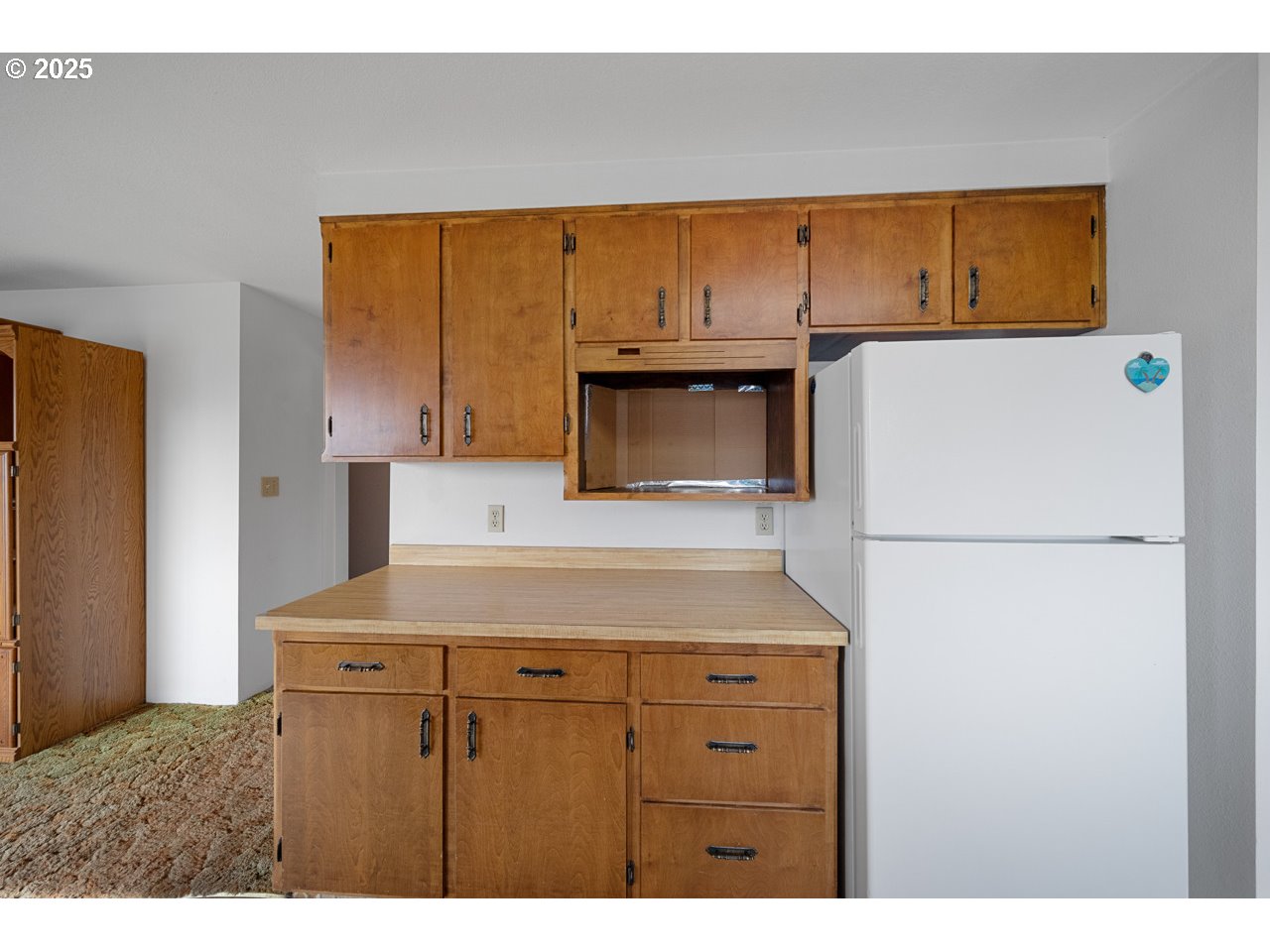 205 Marsh Street Gardiner, OR 97441 - Photo 21 of 46 a kitchen with stainless steel appliances a refrigerator a stove and cabinets