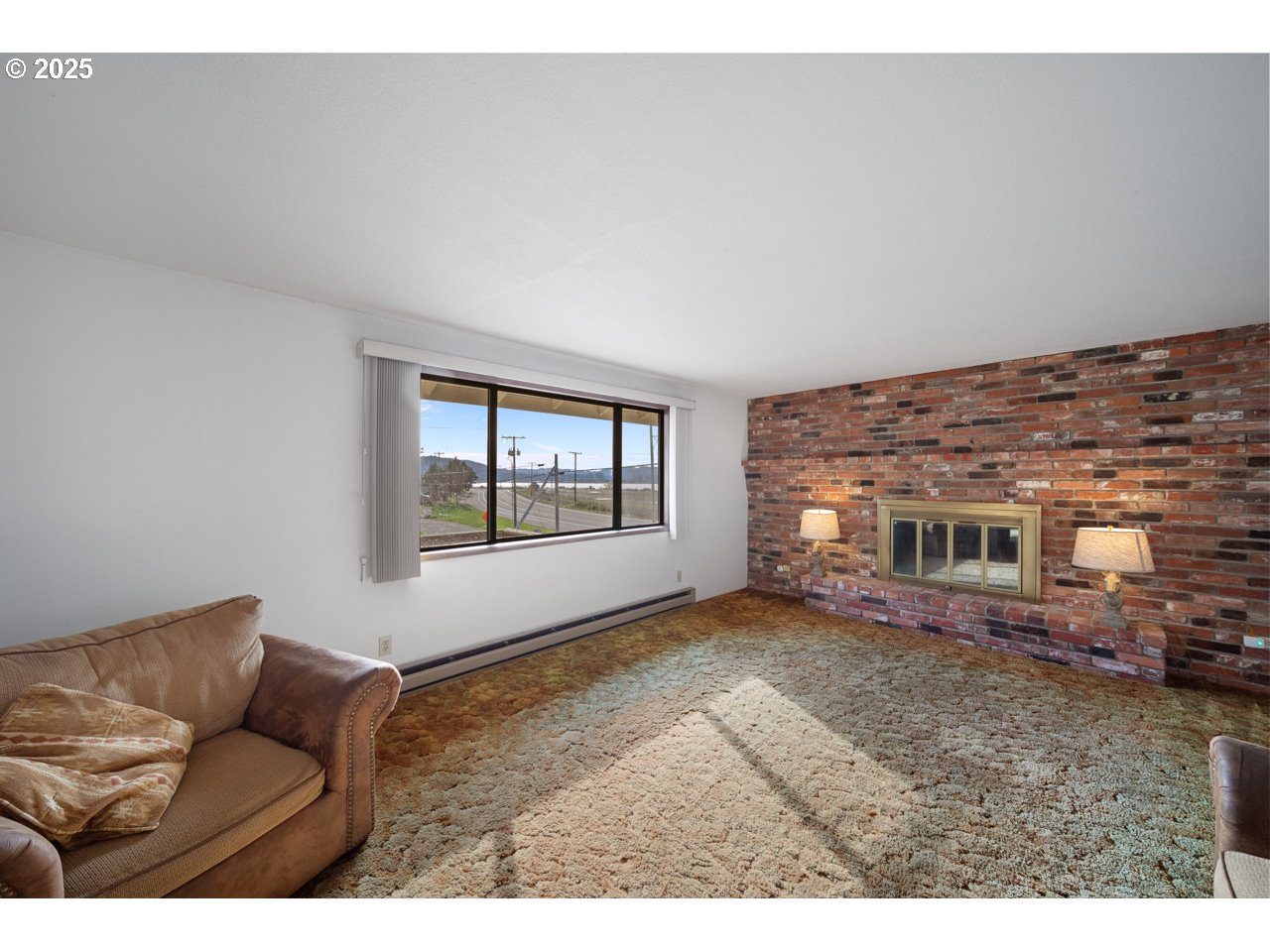 205 Marsh Street Gardiner, OR 97441 - Photo 28 of 46 a living room with furniture and a window