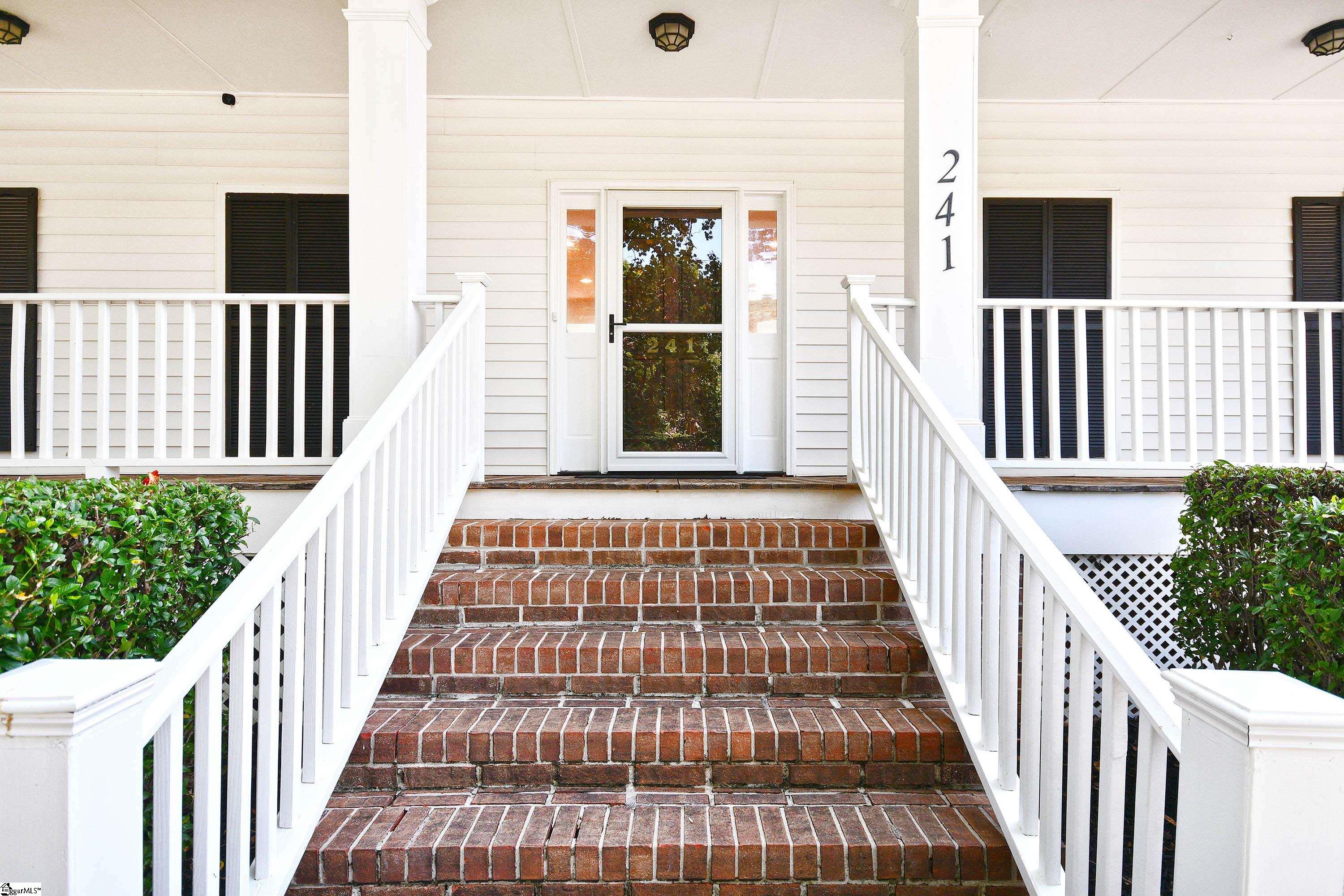 241 Hardwood Road Greenville, SC 29607 - Photo 3 of 31 Gallery Image 3
