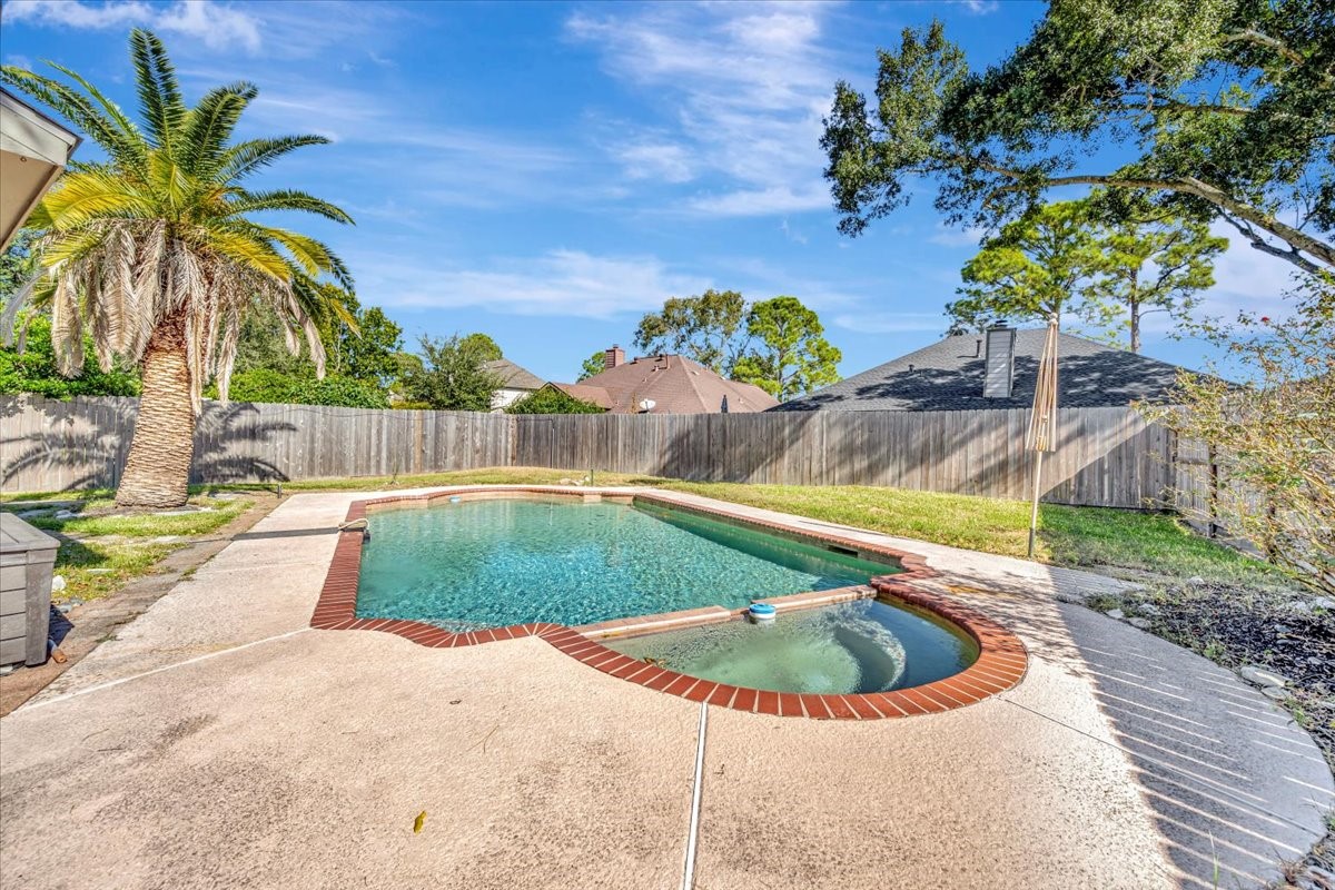15131 Cranbourne Drive Houston, TX 77062 - Photo 2 of 42 a view of a backyard