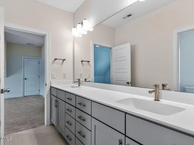 $1,200,000 | 2117 Bee Cave Court, Apex, NC 27539