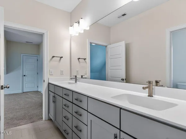 $1,090,000 | 2117 Bee Cave Court, Apex, NC 27539