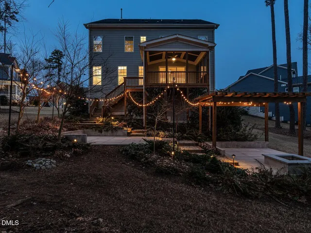 $1,200,000 | 2117 Bee Cave Court, Apex, NC 27539