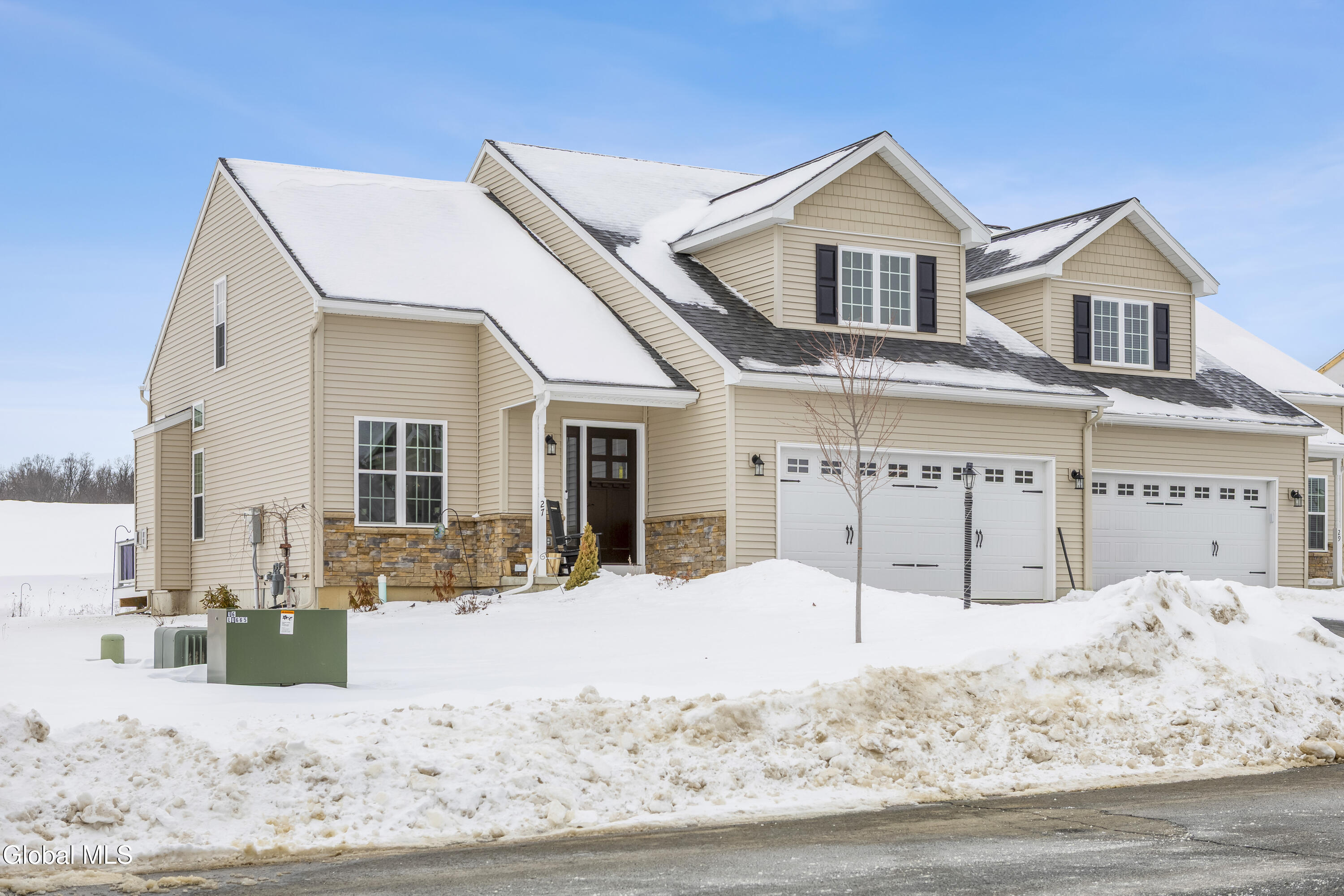27 Paar Way Halfmoon, NY 12118 - Photo 1 of 28 1