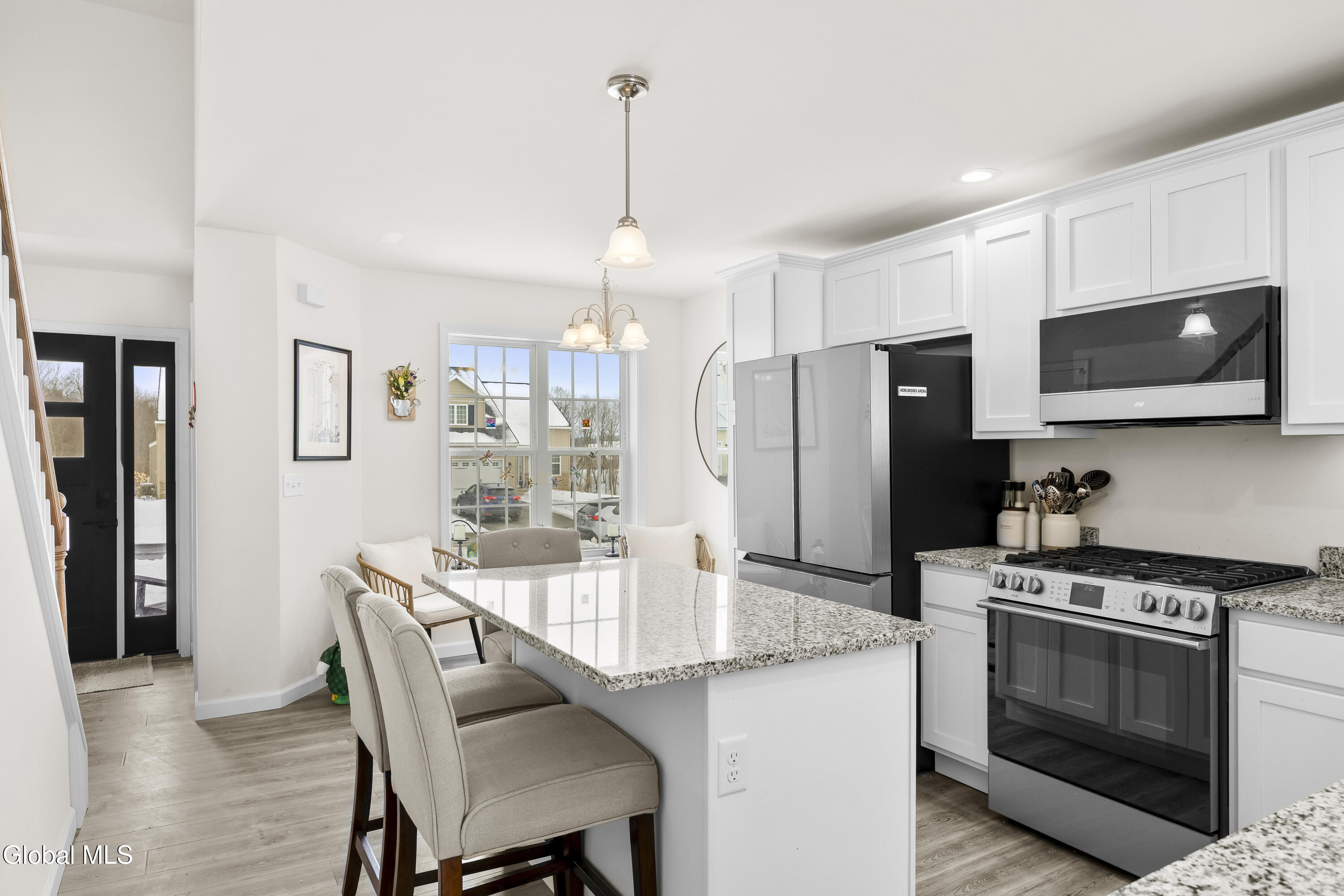 27 Paar Way Halfmoon, NY 12118 - Photo 4 of 28 6