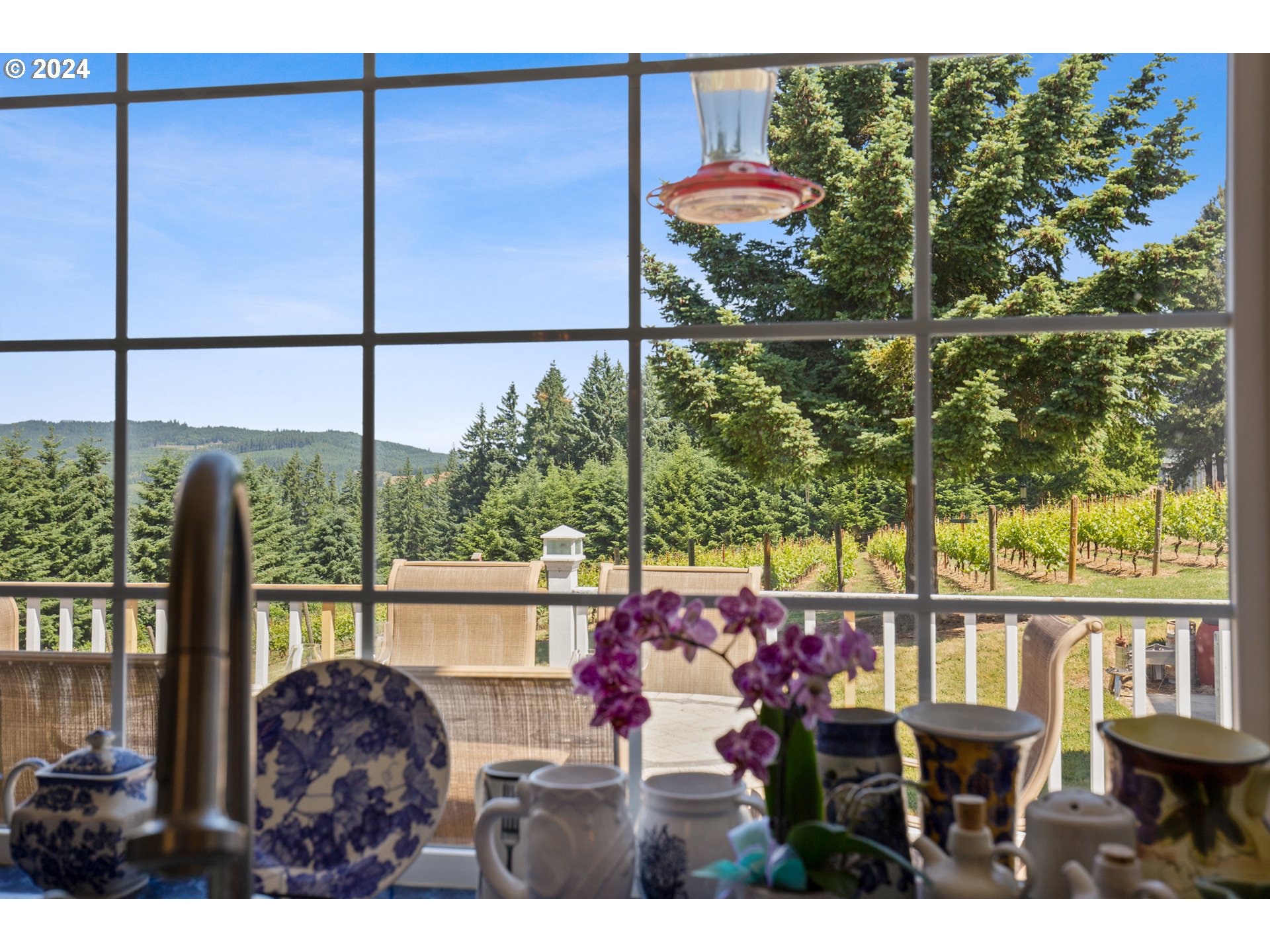 25059 Larson Road Monroe, OR 97456 - Photo 12 of 38 a view of a chairs and table in the balcony