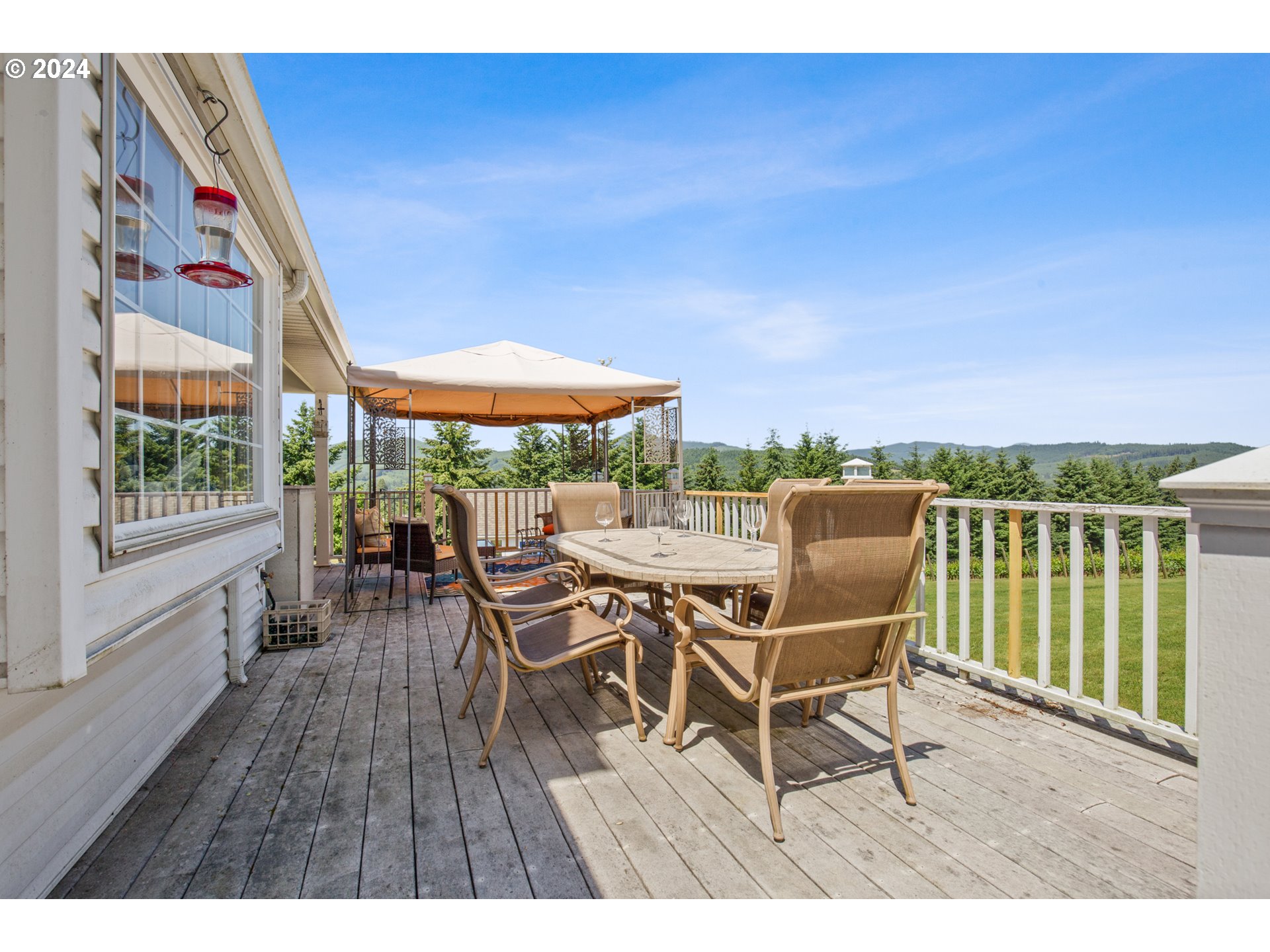 25059 Larson Road Monroe, OR 97456 - Photo 14 of 38 a dining room with furniture and a floor to ceiling window