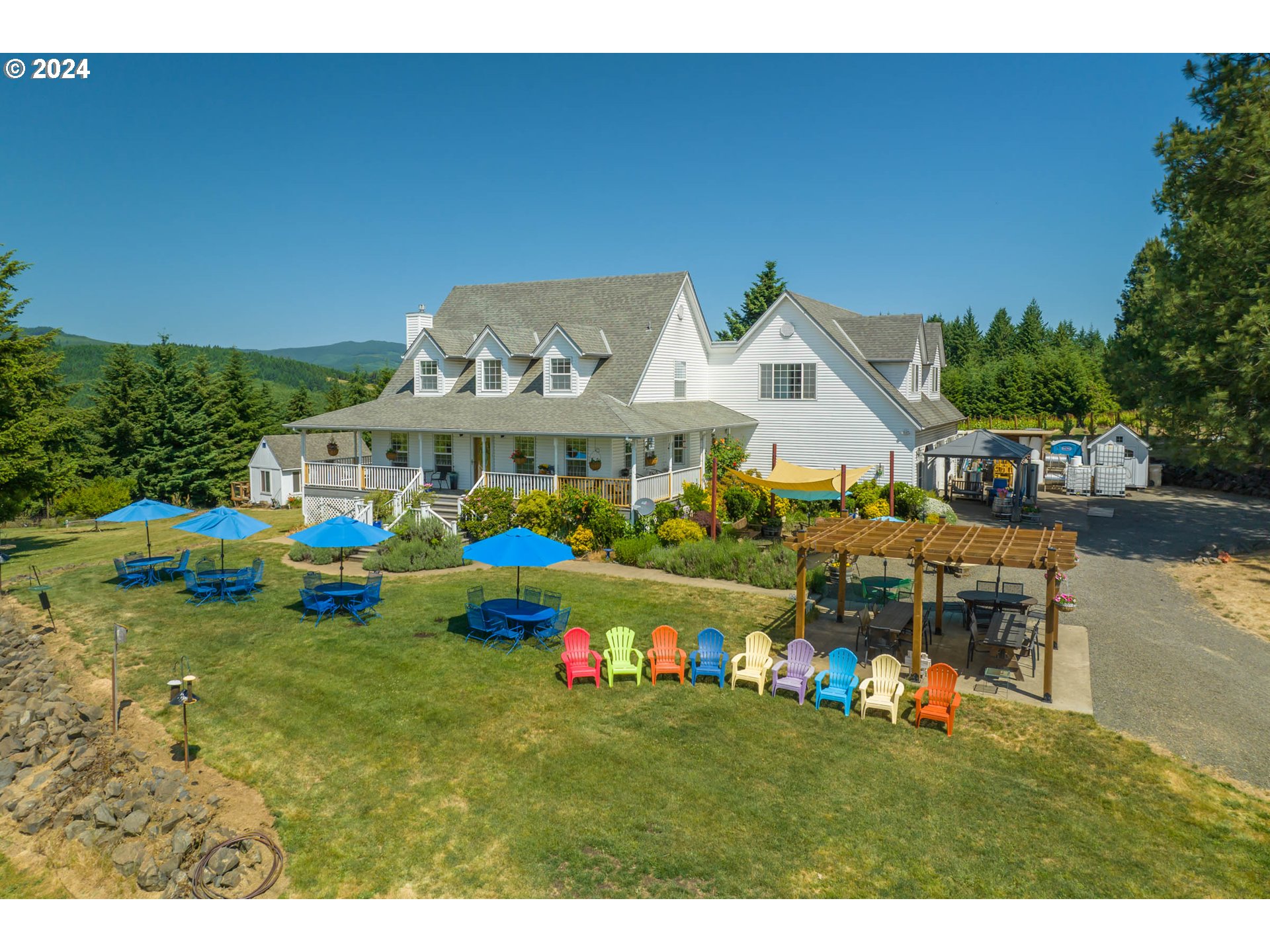 25059 Larson Road Monroe, OR 97456 - Photo 35 of 38 a front view of a house with garden