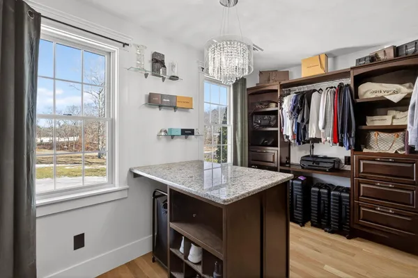 a view of entryway with a front door