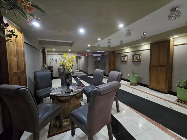 $2,750 | 8371 116th Street, Unit 7C | Kew Gardens