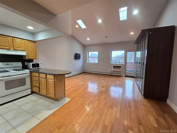 $3,000 | 8371 116th Street, Unit 7C | Kew Gardens