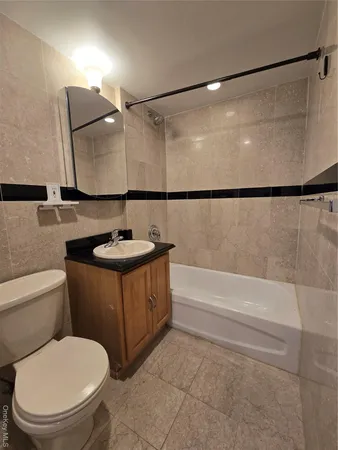 $3,000 | 8371 116th Street, Unit 7C | Kew Gardens