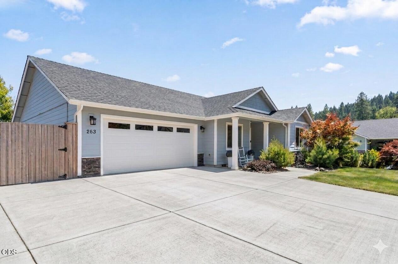 263 Retirement Lane Cave Junction, OR 97523 - Photo 2 of 40