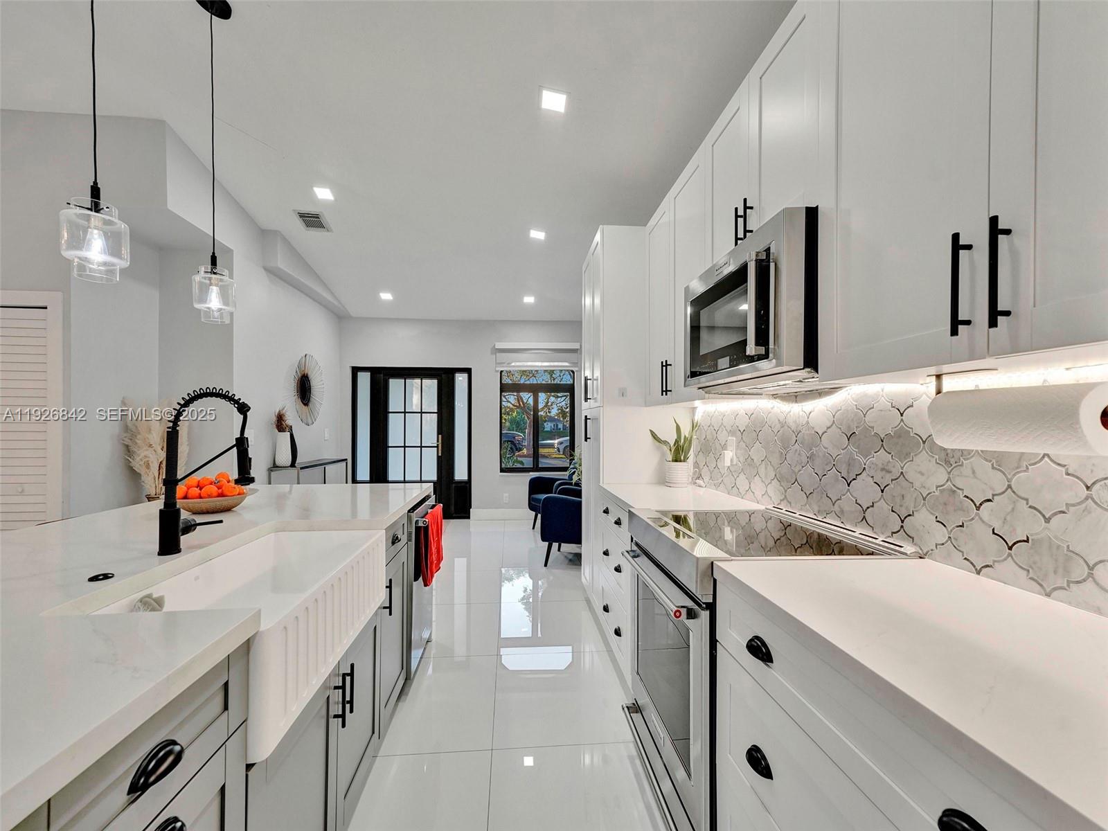 19901 Northwest 77th Court Hialeah, FL 33015 - Photo 21 of 50