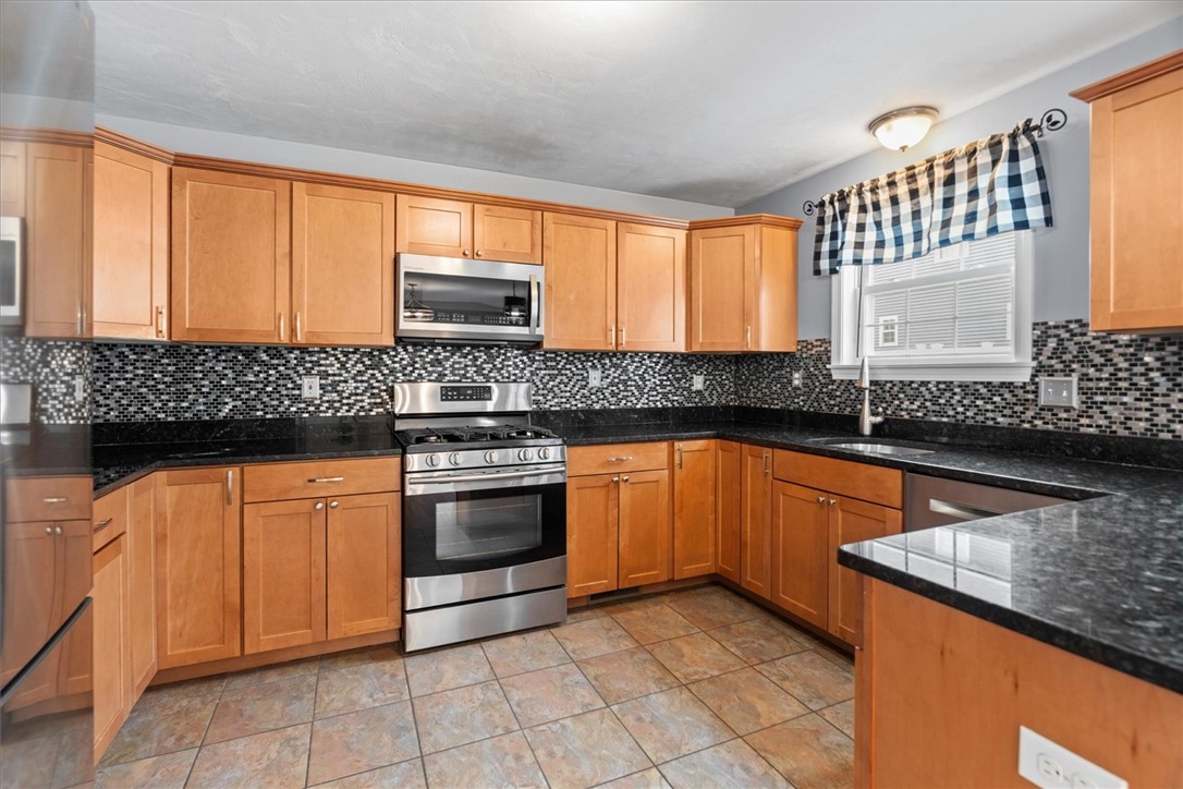 515 Pleasant Street Pawtucket, RI 02860 - Photo 15 of 50