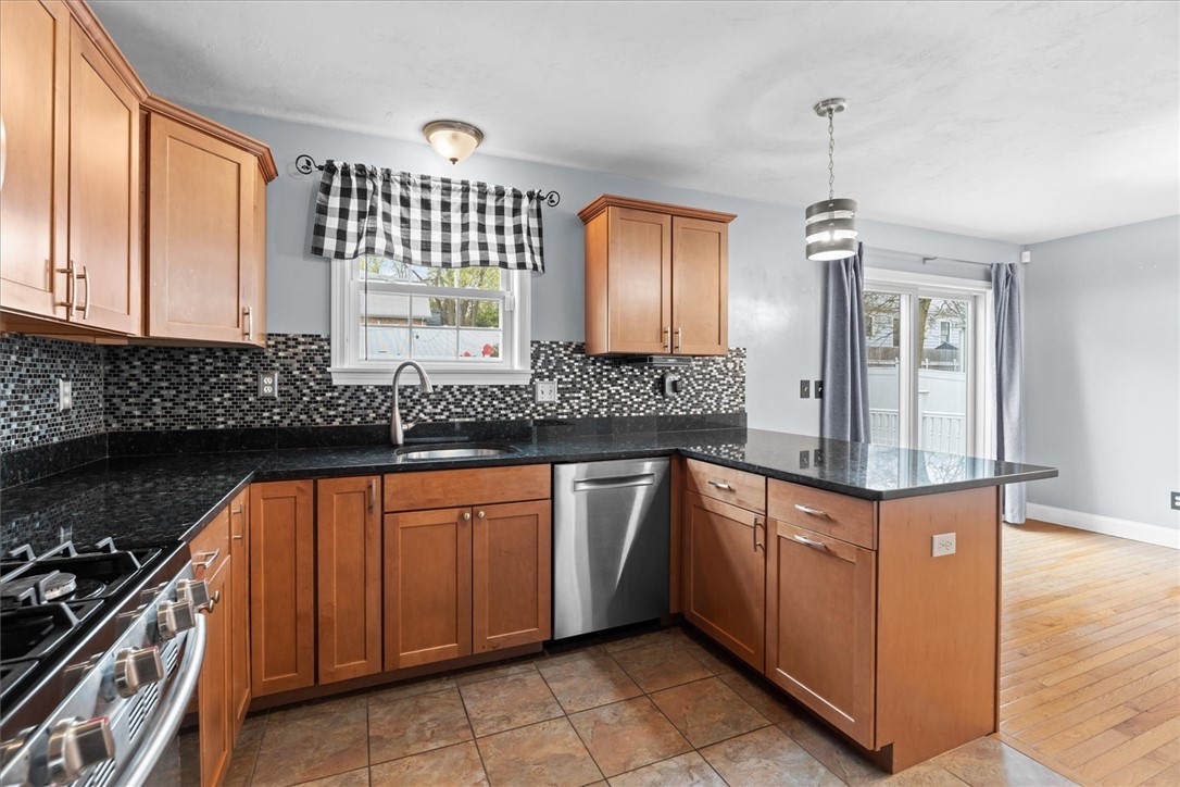 515 Pleasant Street Pawtucket, RI 02860 - Photo 17 of 50