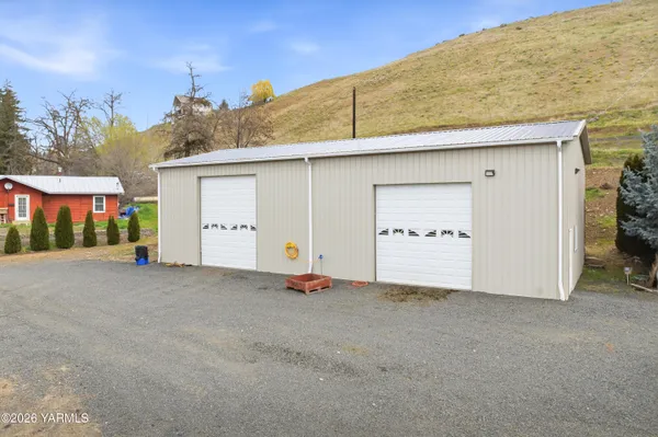 $999,500 | 201 North Galloway Drive, Yakima, WA 98908