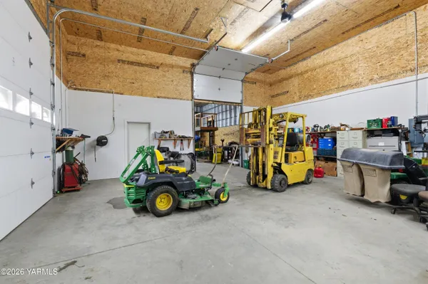 $999,500 | 201 North Galloway Drive, Yakima, WA 98908