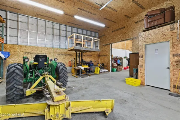 $999,500 | 201 North Galloway Drive, Yakima, WA 98908