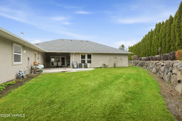$999,500 | 201 North Galloway Drive, Yakima, WA 98908