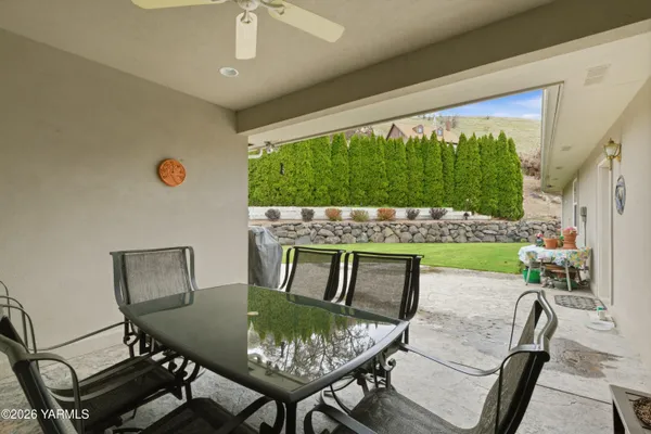 $999,500 | 201 North Galloway Drive, Yakima, WA 98908