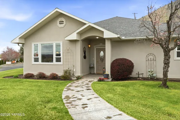 $999,500 | 201 North Galloway Drive, Yakima, WA 98908