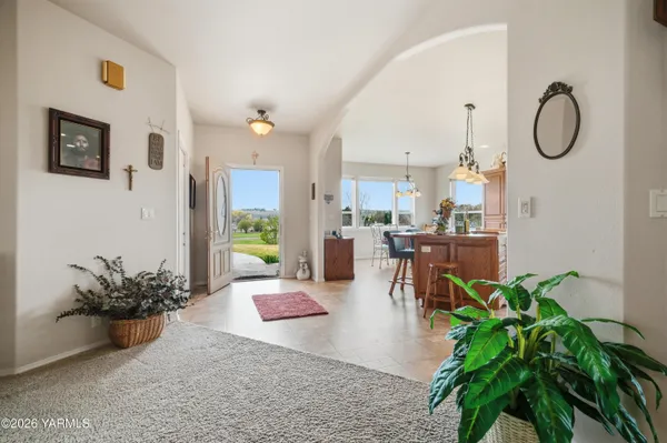 $999,500 | 201 North Galloway Drive, Yakima, WA 98908