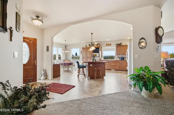 $999,500 | 201 North Galloway Drive, Yakima, WA 98908
