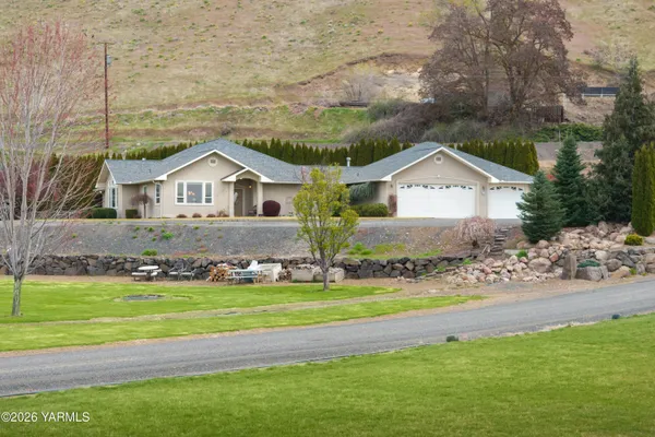 $999,500 | 201 North Galloway Drive, Yakima, WA 98908