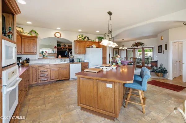 $999,500 | 201 North Galloway Drive, Yakima, WA 98908