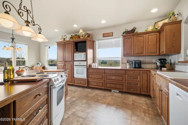 $999,500 | 201 North Galloway Drive, Yakima, WA 98908